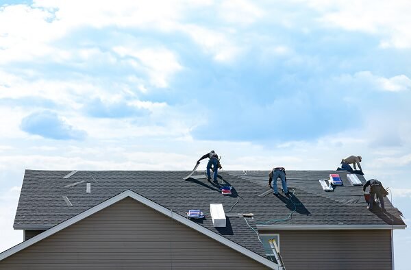 Roofer Ensures